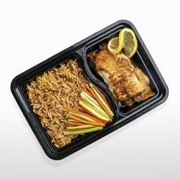 سمكة مع رز وطحينة وحمر